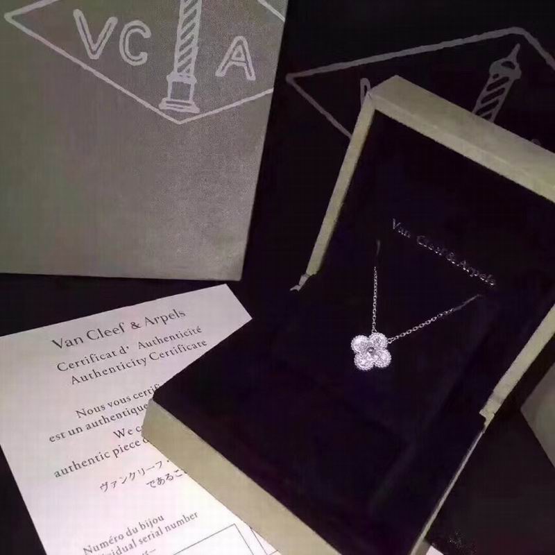 Van Cleef & Arpels necklace 12yxq02